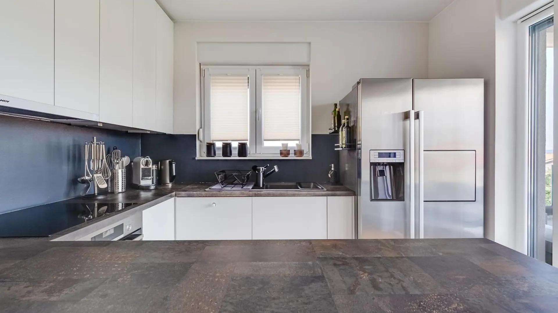 Spacious Two Bedroom Apartment With Roof Terrace, Borik Zadar