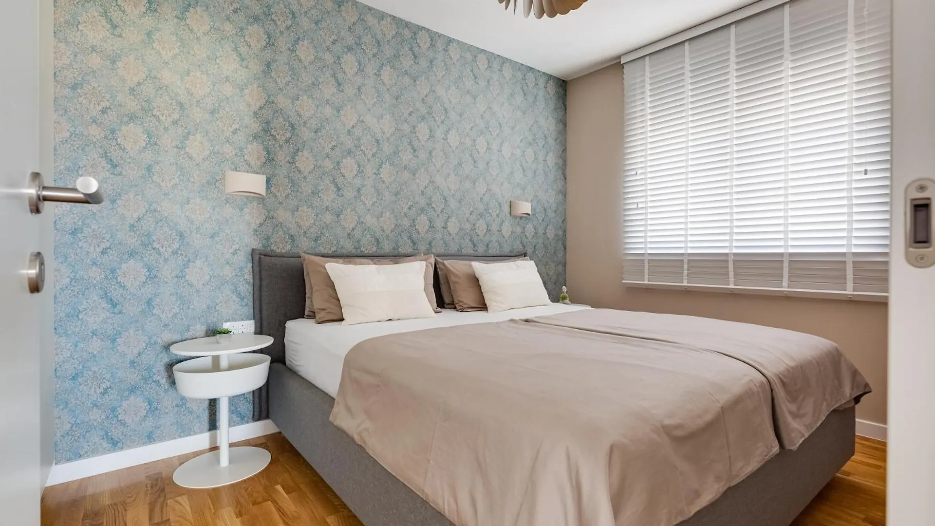 Spacious Two Bedroom Apartment With Roof Terrace, Borik Zadar