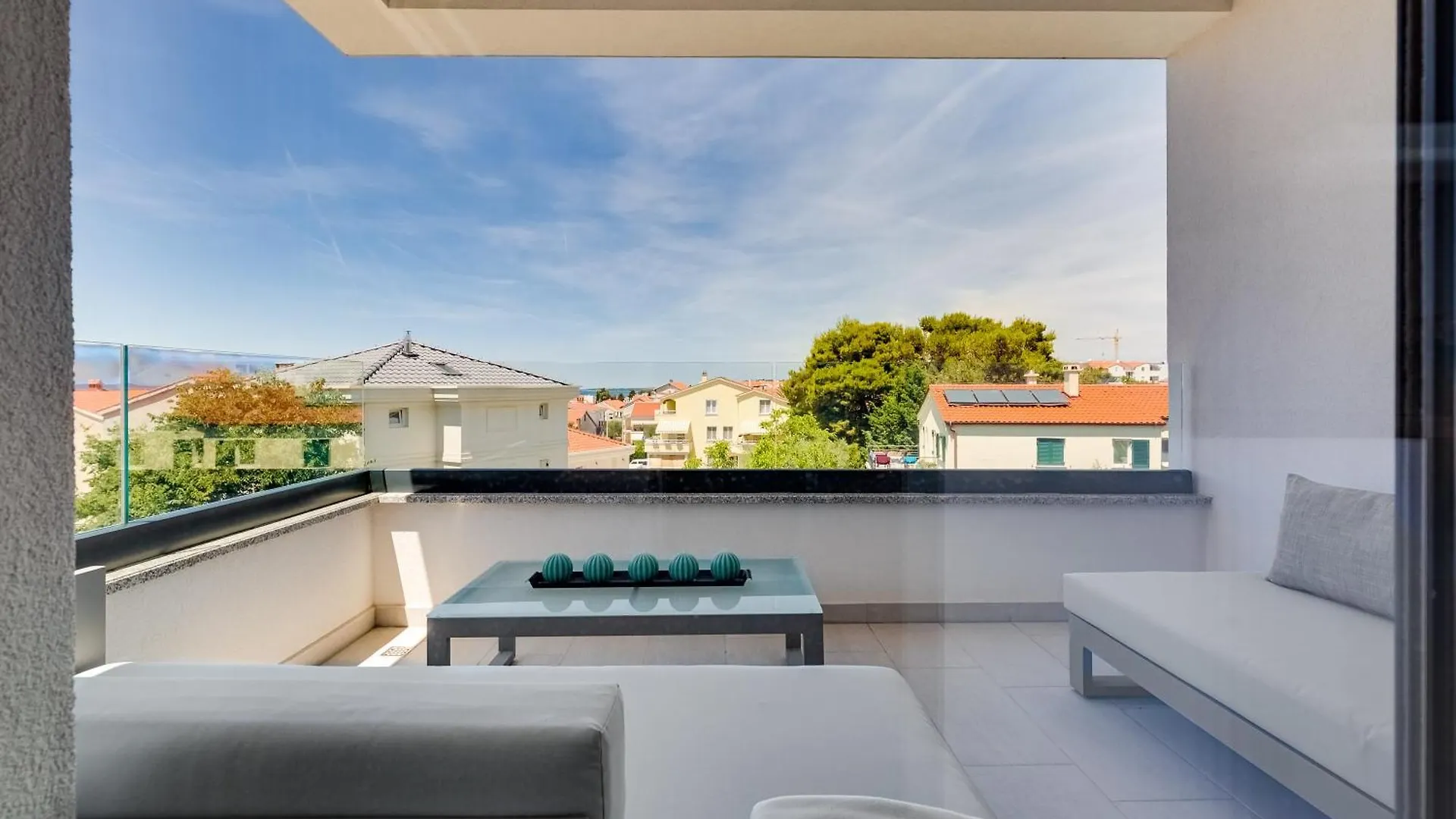 Spacious Two Bedroom Apartment With Roof Terrace, Borik Zadar