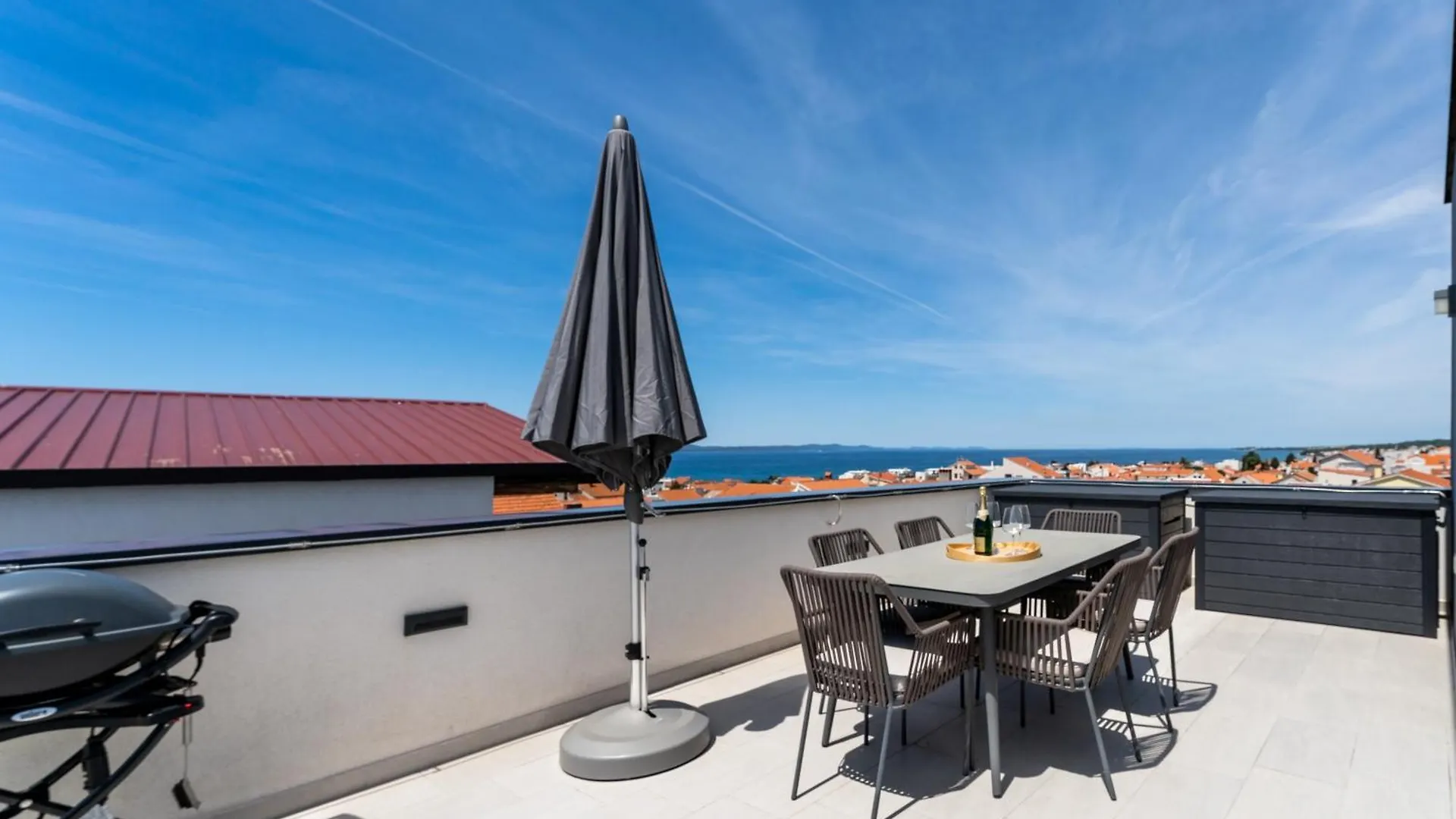 Spacious Two Bedroom Apartment With Roof Terrace, Borik Zadar Croatia