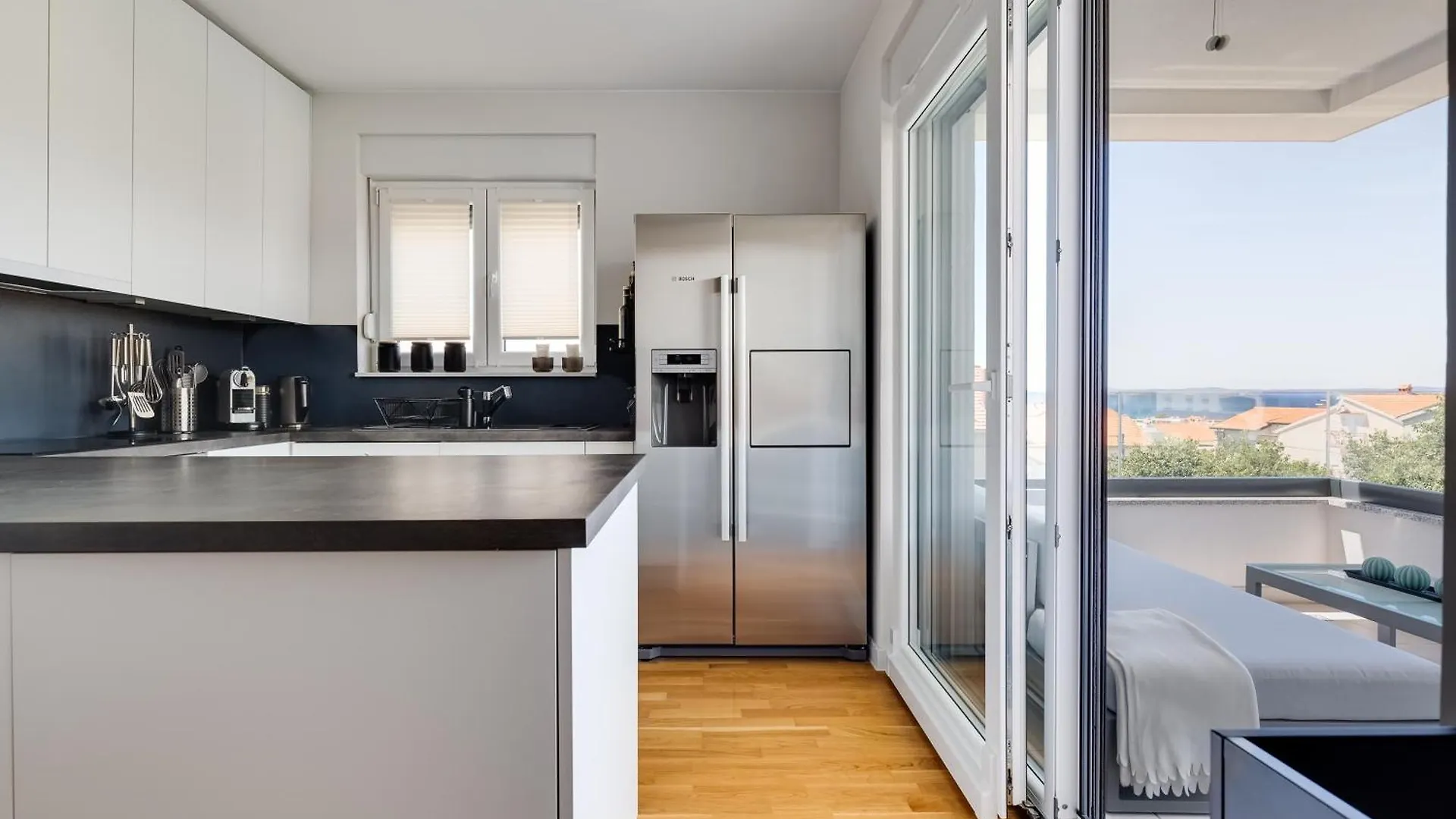 Spacious Two Bedroom Apartment With Roof Terrace, Borik Zadar