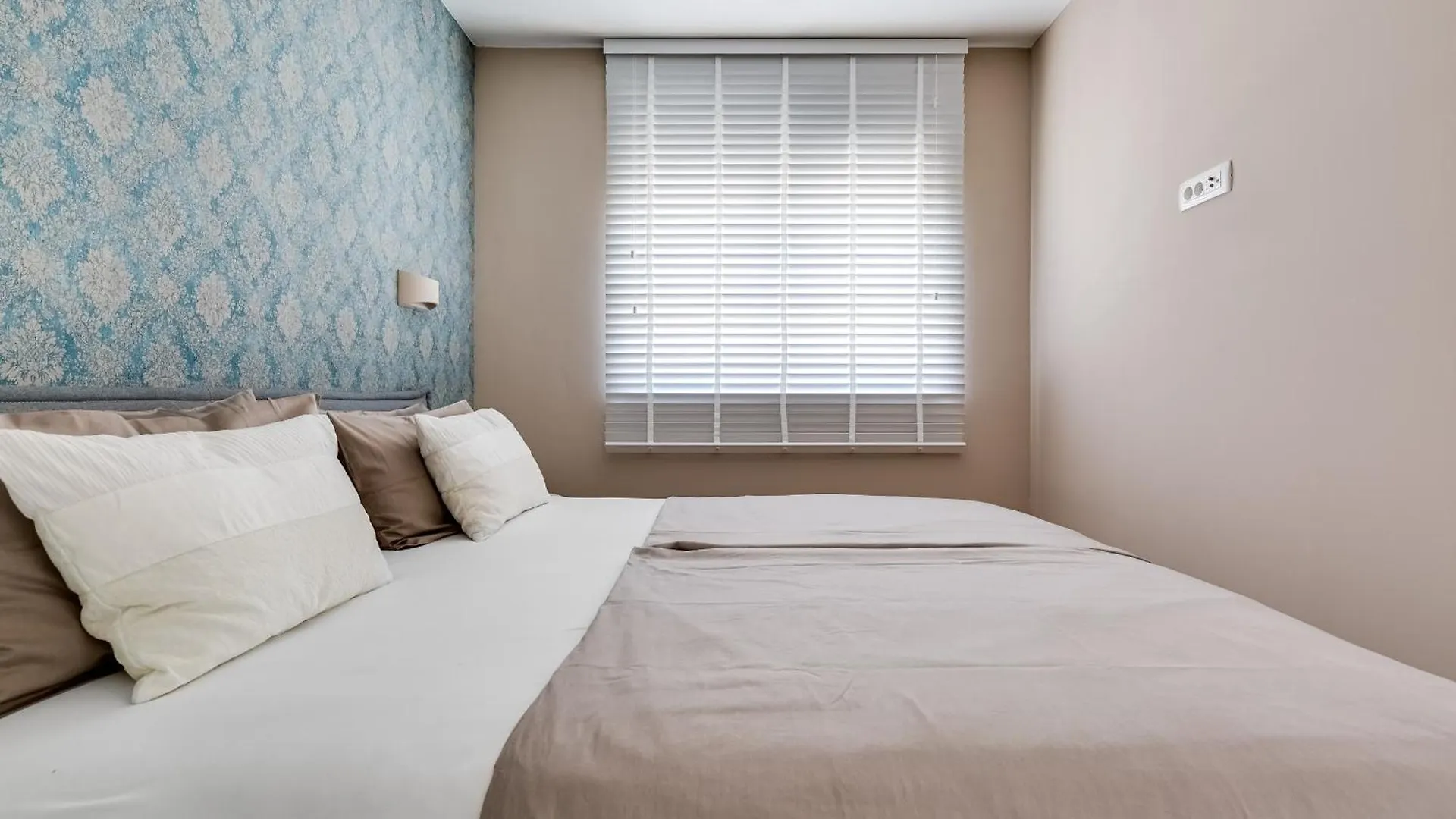 Spacious Two Bedroom Apartment With Roof Terrace, Borik زادار