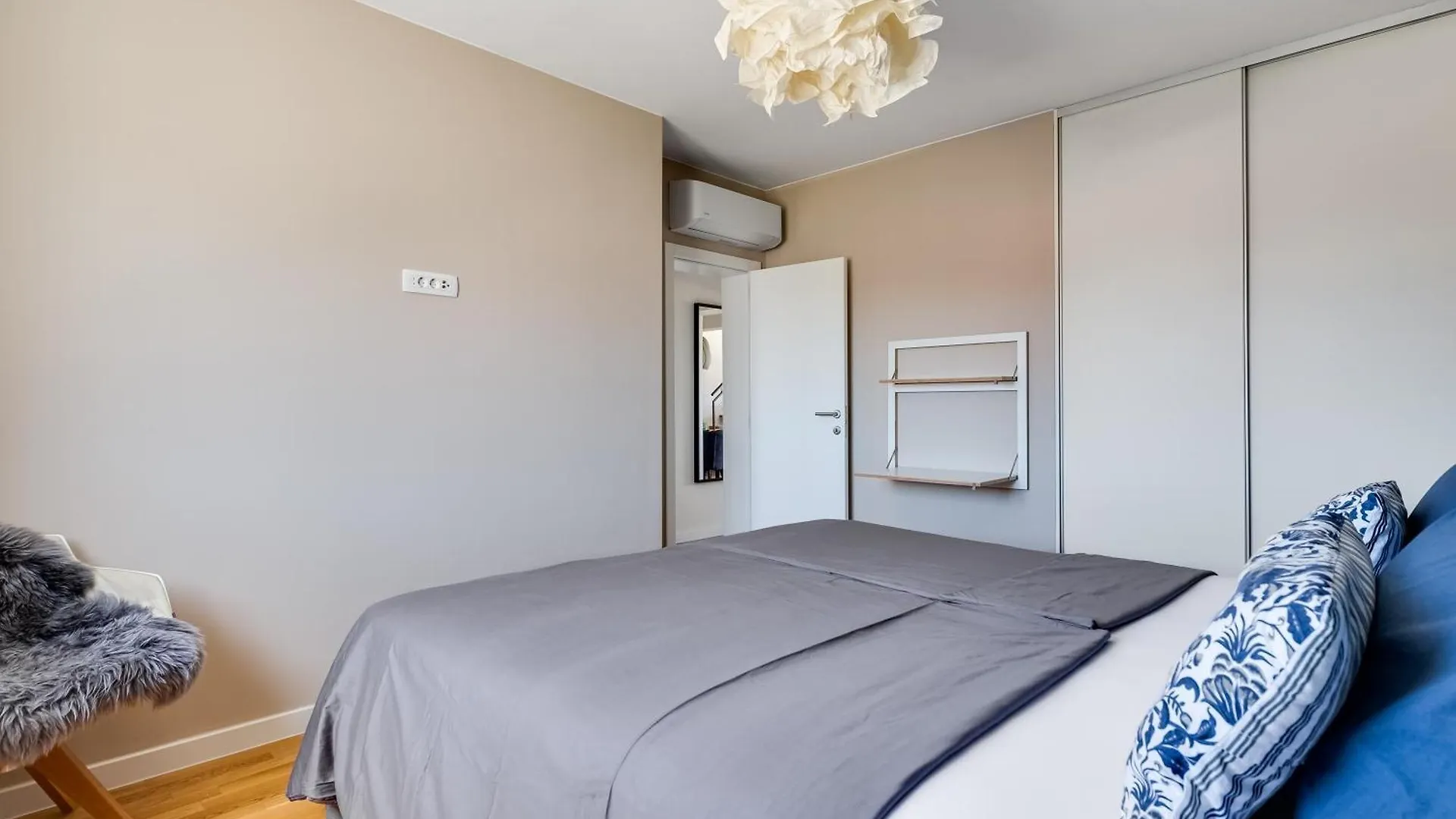 Spacious Two Bedroom Apartment With Roof Terrace, Borik Zadar