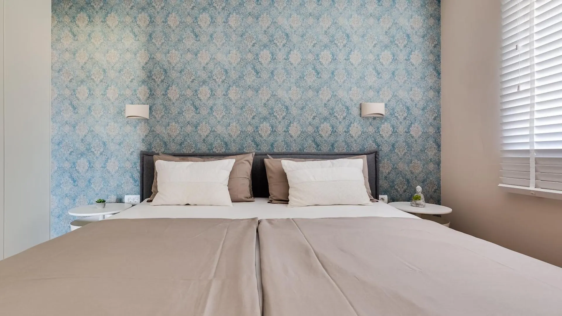Spacious Two Bedroom Apartment With Roof Terrace, Borik Zadar 0*,