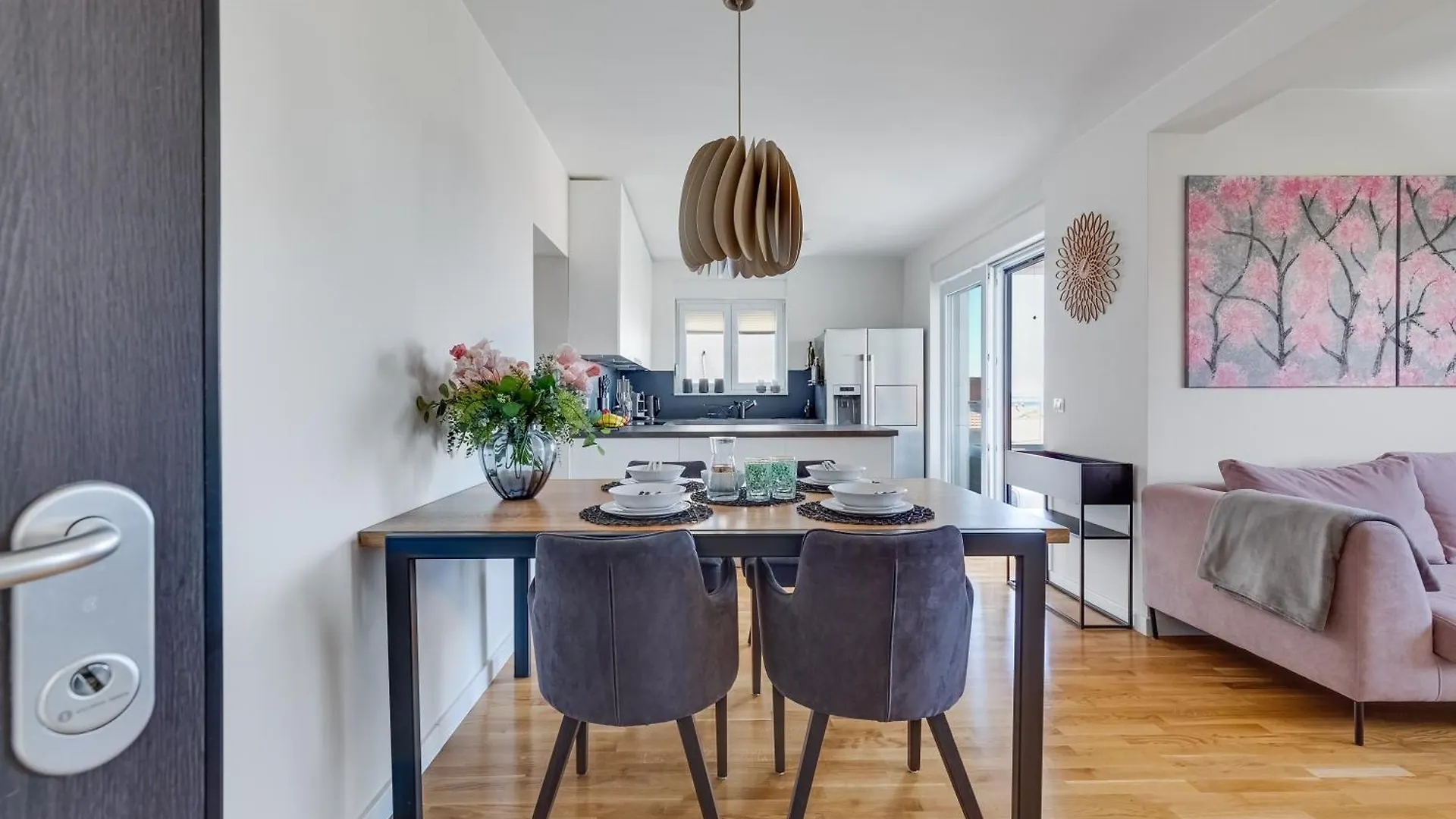 Spacious Two Bedroom Apartment With Roof Terrace, Borik Zadar