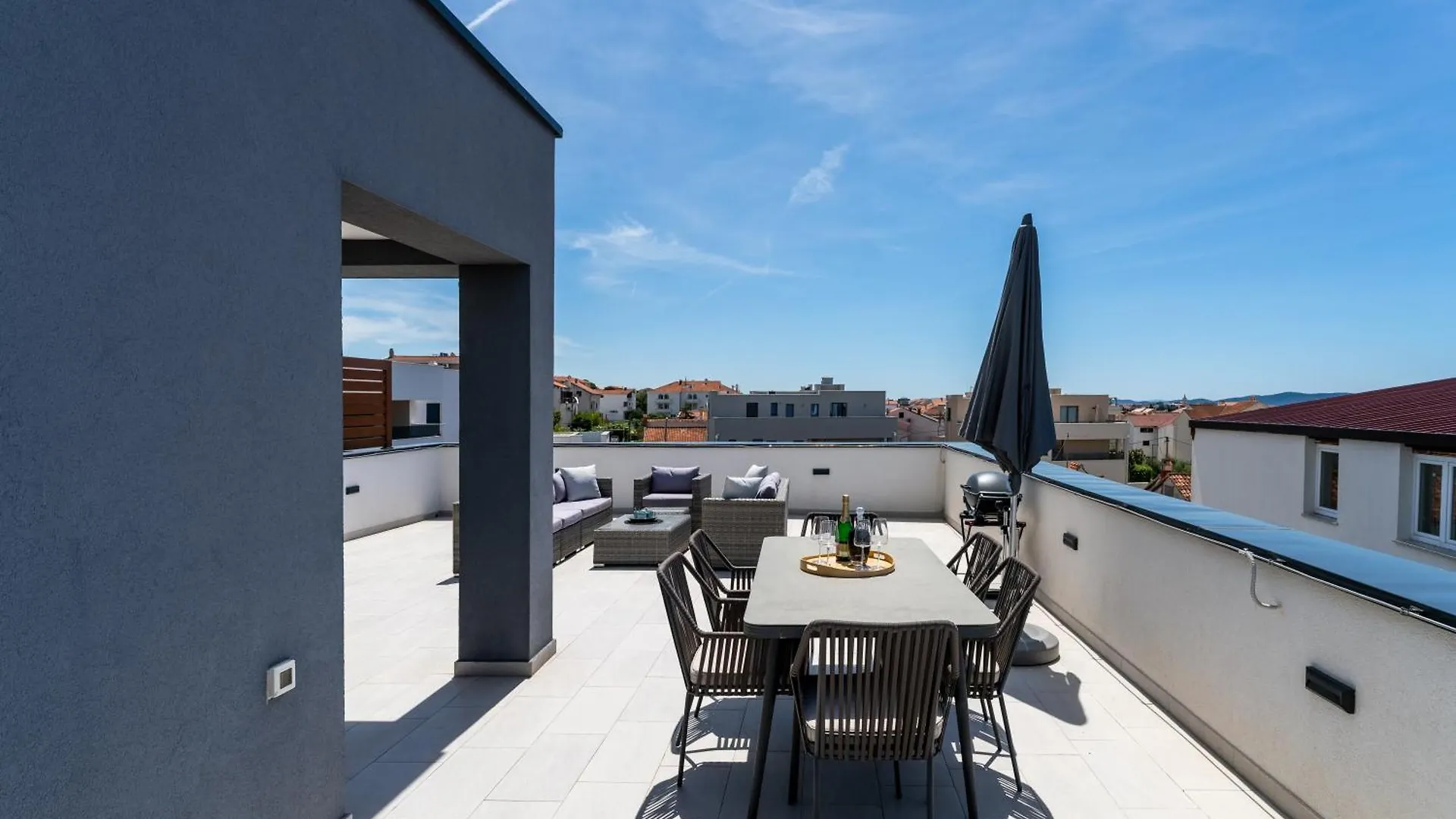 Spacious Two Bedroom Apartment With Roof Terrace, Borik Zadar Croatia