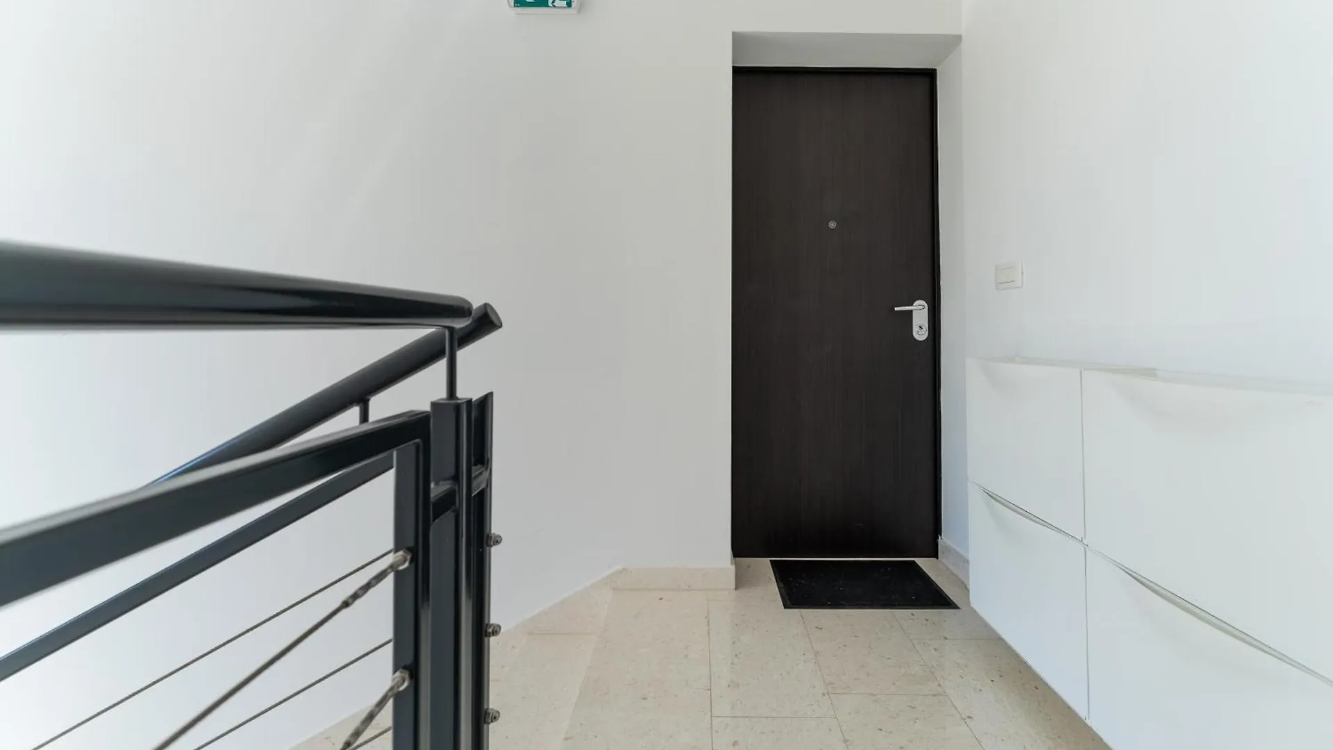 Spacious Two Bedroom Apartment With Roof Terrace, Borik Zadar