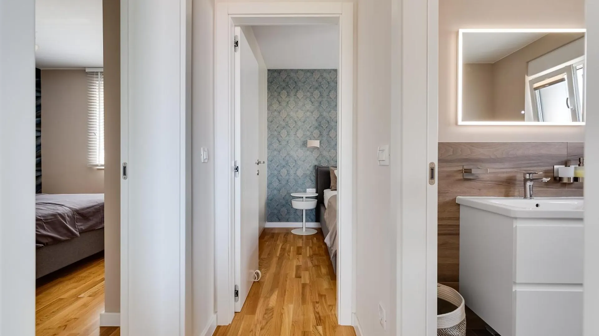 Spacious Two Bedroom Apartment With Roof Terrace, Borik Zadar