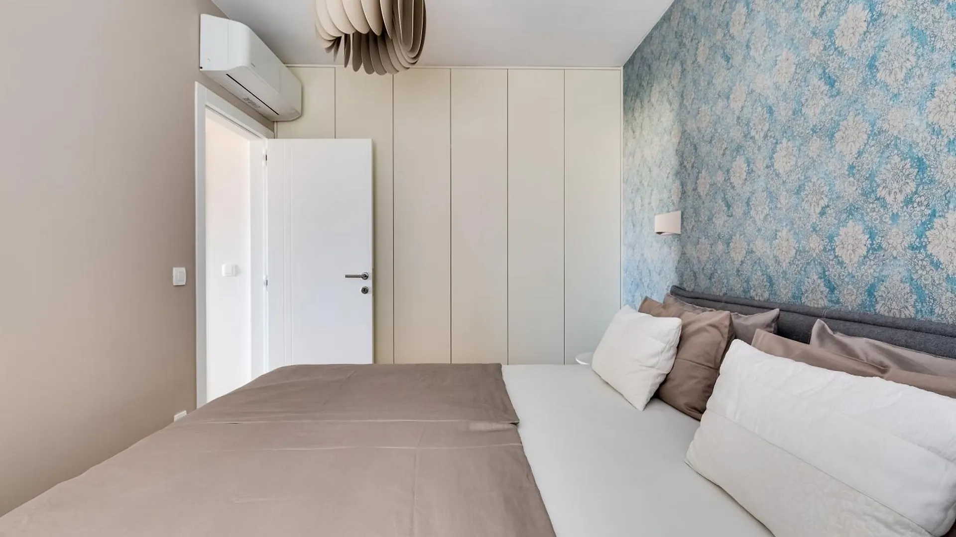 Spacious Two Bedroom Apartment With Roof Terrace, Borik Zadar