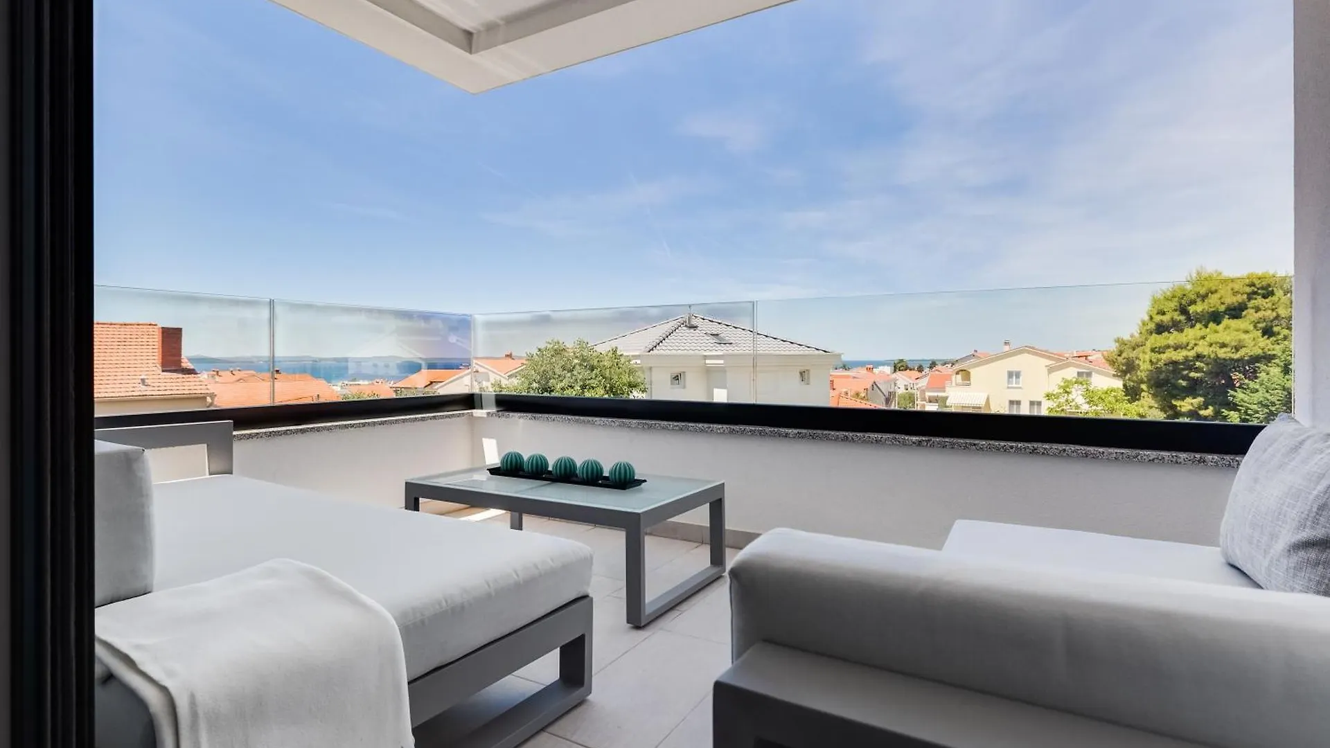 Spacious Two Bedroom Apartment With Roof Terrace, Borik Zadar 0*,  Chorvatsko