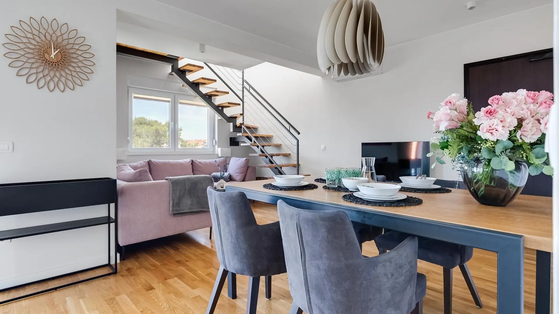 Spacious Two Bedroom Apartment With Roof Terrace, Borik Zadar